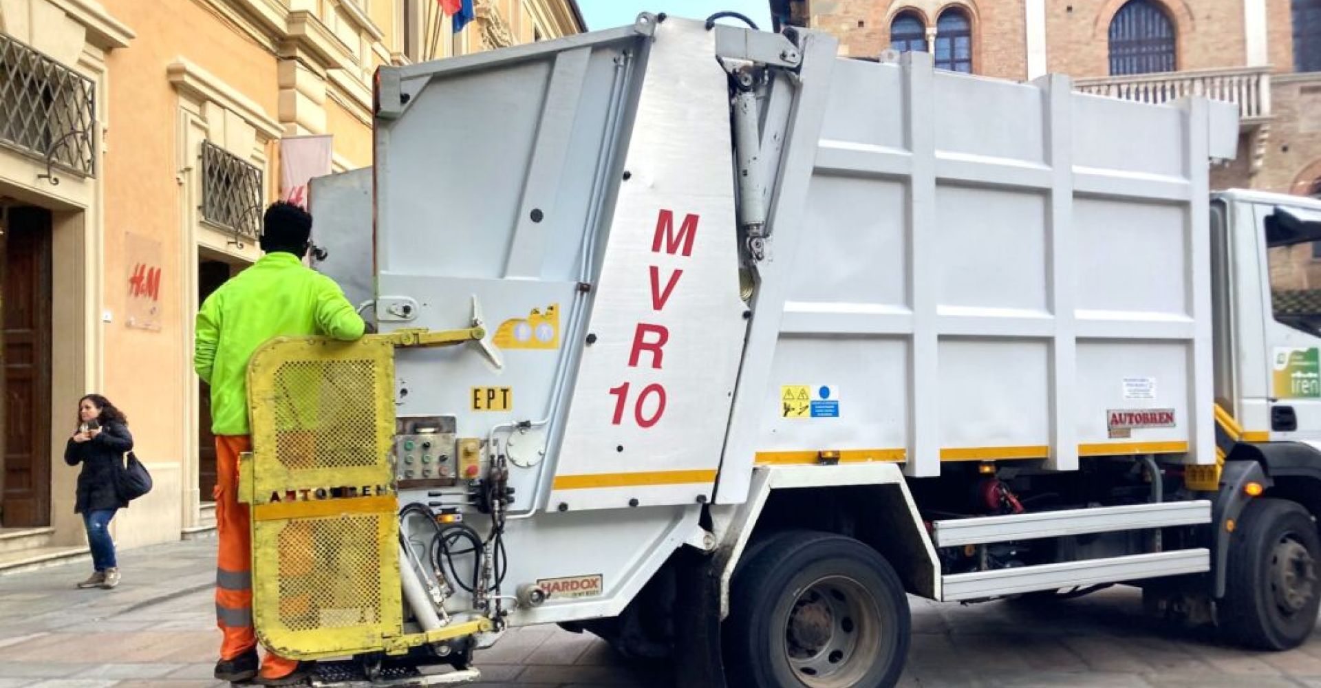 Tari, accordo tra sindacati e Comune Reggio Emilia: sconto del 25% per le famiglie