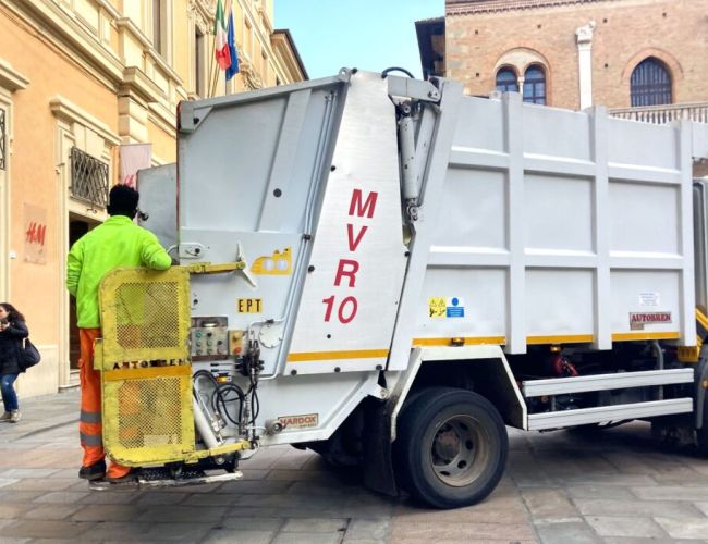 Tari, accordo tra sindacati e Comune Reggio Emilia: sconto del 25% per le famiglie